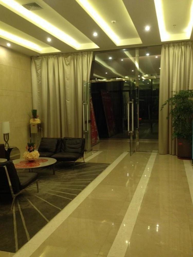 גואנגג'ואו Yichao Apartment Hotel מראה חיצוני תמונה