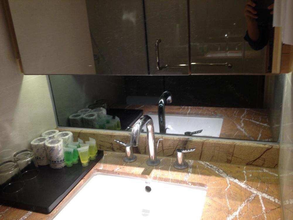 גואנגג'ואו Yichao Apartment Hotel מראה חיצוני תמונה